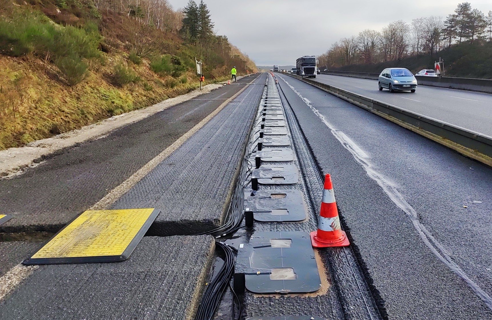 Démonstrateur de recharge par induction sur l'autoroute A10 (projet Charge As You Drive)