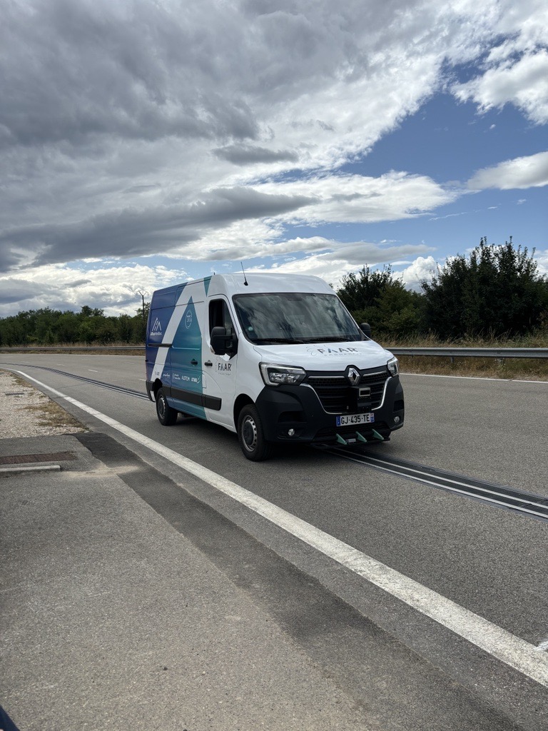 Test de recharge dynamique de véhicule électrique (projet e.RoadMontBlanc)